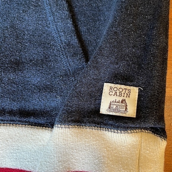 Roots cabin kids size youth XXL (13-14 years) navy blue sweater like new! - Picture 4 of 8